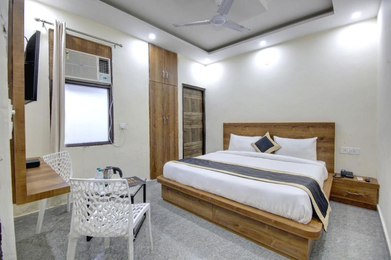 Hotel Premier Noida 135 Exterior photo