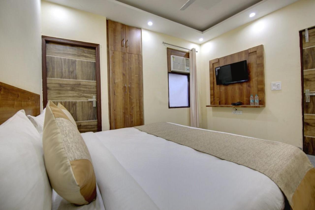 Hotel Premier Noida 135 Exterior photo